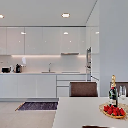 Apartment Ocean Chic By The