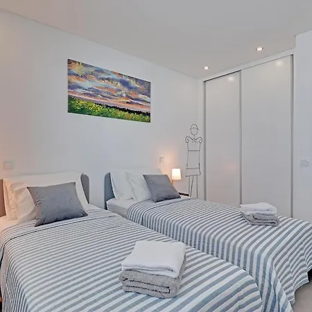 Apartment Ocean Chic By The