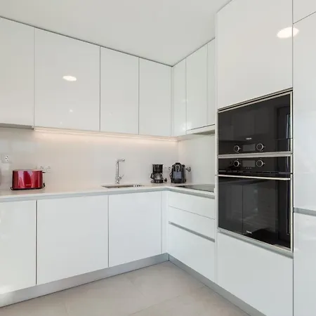 Ocean Chic By The Apartament