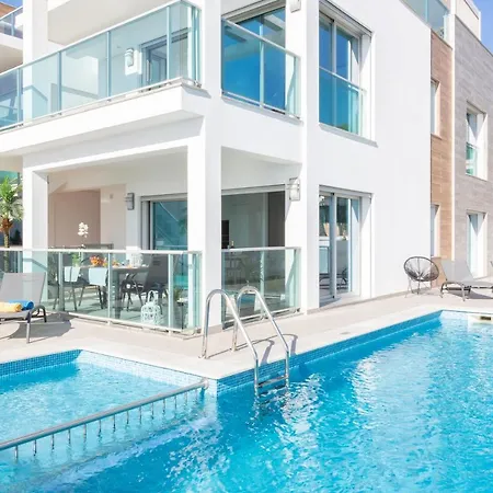 Apartment Ocean Chic By The