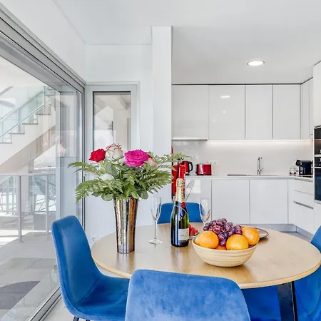 Ocean Chic By The Apartament