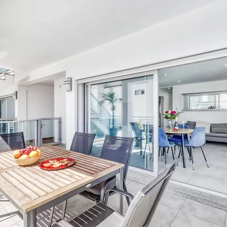 Ocean Chic By The Apartment