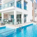 Апартаменты Ocean Chic By The